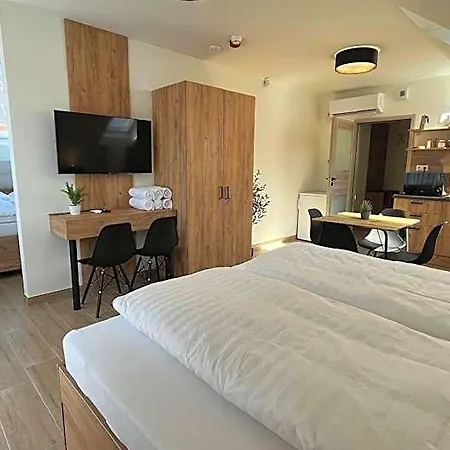 شقة فندقية Rezidex Apartmanhaz