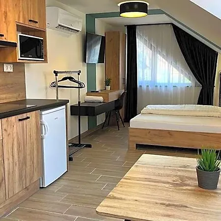 شقة فندقية Rezidex Apartmanhaz 3*